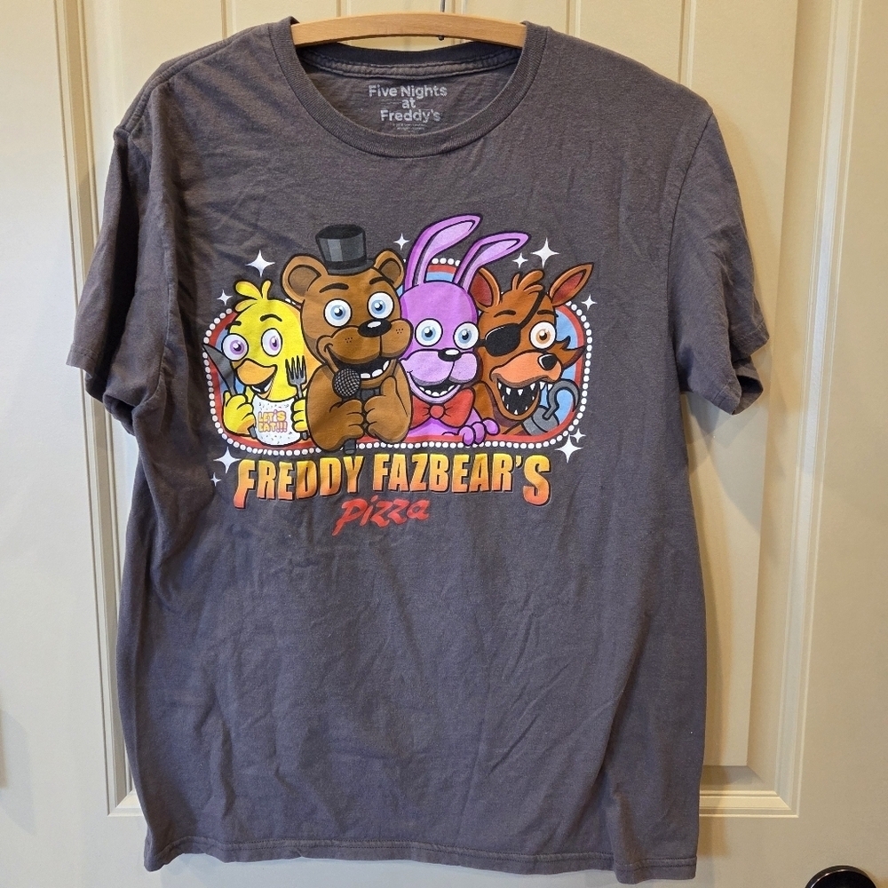 Five Nights at Freddy's FNAF Freddy Fazbear's Pizza Cartoon Graphic Shirt Large